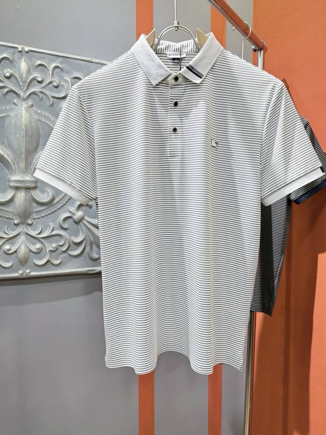 Burberry巴宝莉 2025官方春夏新款 桑蚕丝面料，专柜同步上市 男士翻领短袖Polo衫，高端主线系列，质感一流，亲肤性极佳，触感丝滑细腻，时尚三扣开合门