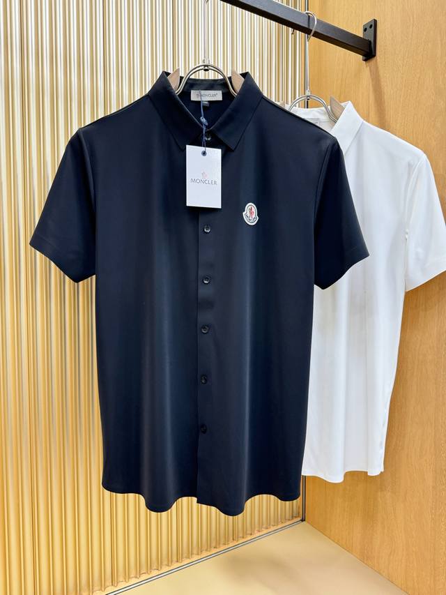 Moncler蒙口 2025 新款衬衫，贸易公司渠道稀出，领先官网发售！经典休闲衬衫搭配独特的设计，简洁干净、经典时髦的版型设计，属于可随意切换风格的百搭款式，