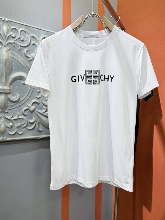 Givenchy 纪梵希 顶级品质 2025款新品短袖！精选顶级原版面料，手感柔软。顶级进口私货，时尚设计潮流短袖，不失奢华 品质毋庸置疑 上身效果超赞，奢华官