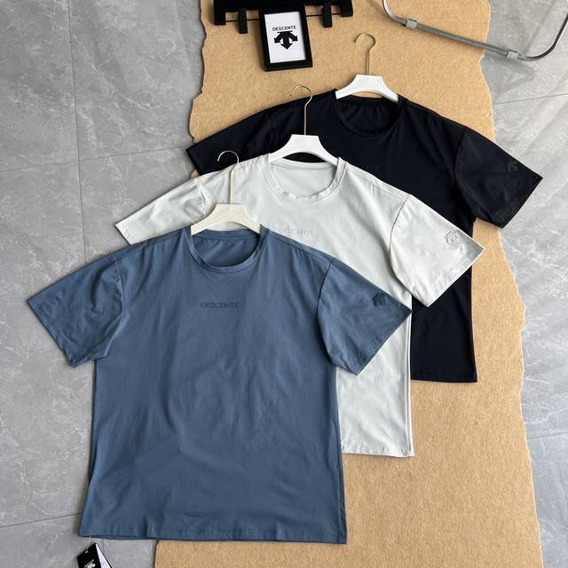 Descente 迪桑特Essential男女同款防晒T恤短袖针织衫夏季新品夏日型动，干就出色 夏日的炽热阳光下，每一次挥汗都是对自我的挑战。穿上迪桑特速干短袖