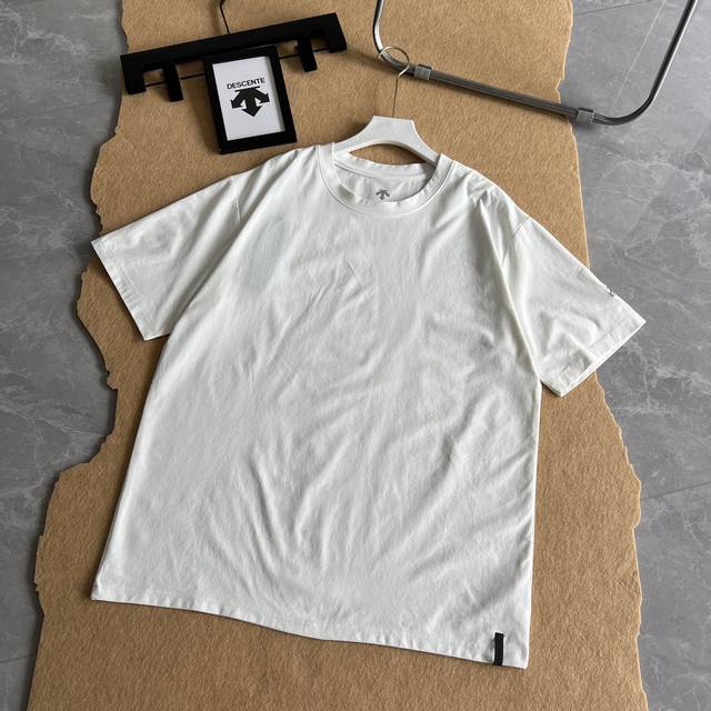 Descente 迪桑特两色Descente Blanc Allterrain 81系列轻户外徒步男女款短袖针织衫T恤 设计理念 高端机能全地形系列 聚焦简约设