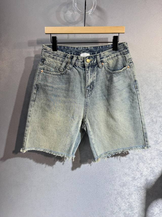 Dior 迪奥 春夏最新品五分牛仔裤出入专卖店无压力 专柜热销款 品味与价值共享 身穿着非常舒适 低调不失奢华D56 穿出去非常有档次,裤型款式和裁剪亦无需多言