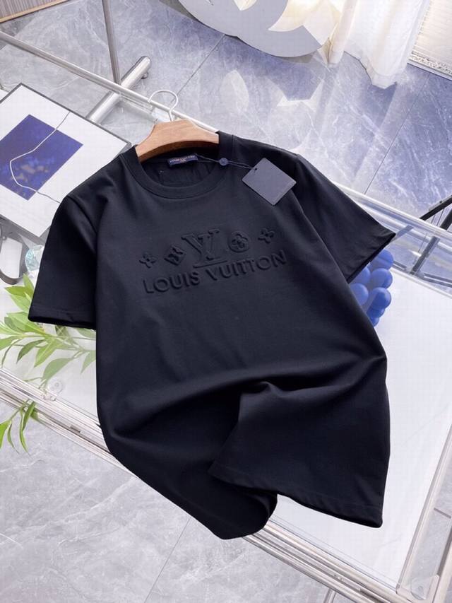 Louis Vuitton 路易威登Lv夏季新品短袖圆领T恤，全新工艺，高定面料 玉蚕丝般的丝滑 时尚经典圆领短袖时尚单品设计，更加时尚舒适，高标准定制，上身非