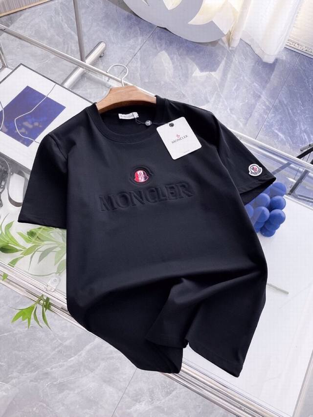 Moncler 蒙口夏季新品圆领T恤，全新工艺，高定面料 玉蚕丝般的丝滑 时尚经典圆领短袖时尚单品设计，更加时尚舒适，高标准定制，上身非常有型，客供辅料，客供进