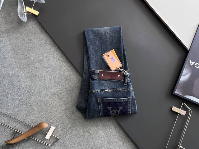 Lv*、25Ss秋冬重工水洗休闲牛仔裤，进口原版水洗弹力面料，舒适有弹性，独特设计，版型超正，舒适透气，档次极高，专柜品质，上身帅气十足，码数：29-40