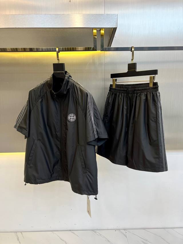 Stone Island石头岛、25Fw高端户外运动系列防晒套装 不拆卖 。采用客供进口100%尼龙纤维面料，手感柔软细腻舒适透气，防晒更持久阻隔紫外线高达99