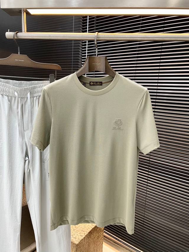 Loro Piana 诺悠翩雅 系列 Vip高级定制 2025春夏季新款短袖 百搭款式 任何人都可以轻松驾驭 面料全订制 高定一等品聚脂纤维棉混纺面料 面料手感