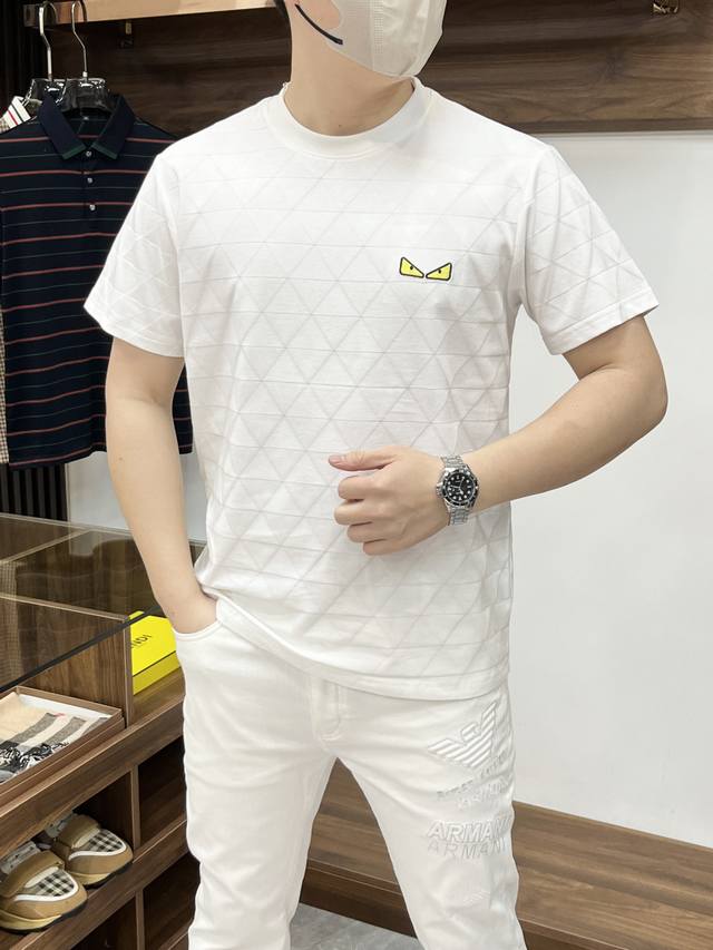 Fendi 芬迪-2540Ss夏季新款 时尚大爆款圆领T恤，休闲时尚外穿 内搭必备款，舒适好看上身可见 定制进口高端丝光棉面料，手感细腻丝滑有质感，上身舒适透气