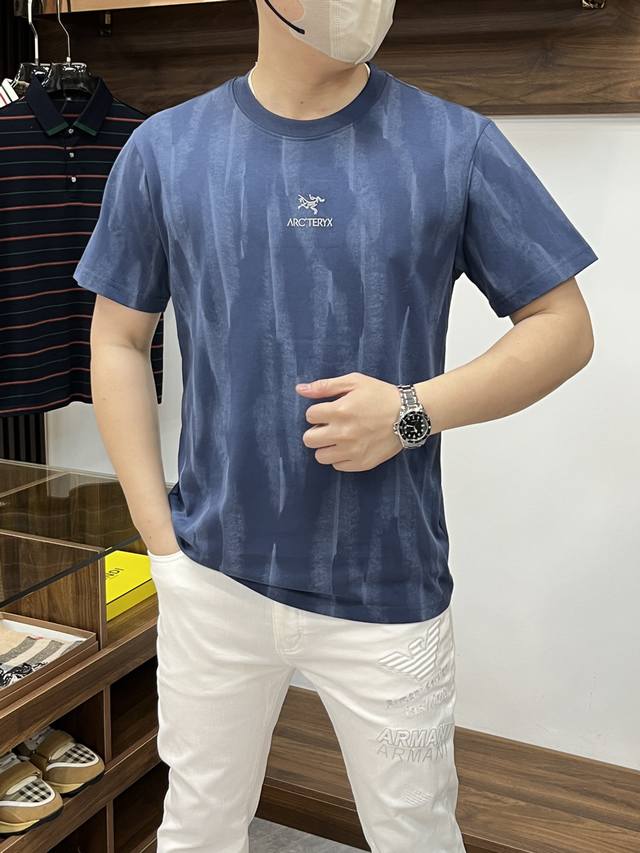 Arc 始祖鸟-2540Ss夏季新款 时尚大爆款圆领T恤，休闲时尚外穿 内搭必备款，舒适好看上身可见 定制进口高端丝光棉面料，手感细腻丝滑有质感，上身舒适透气清