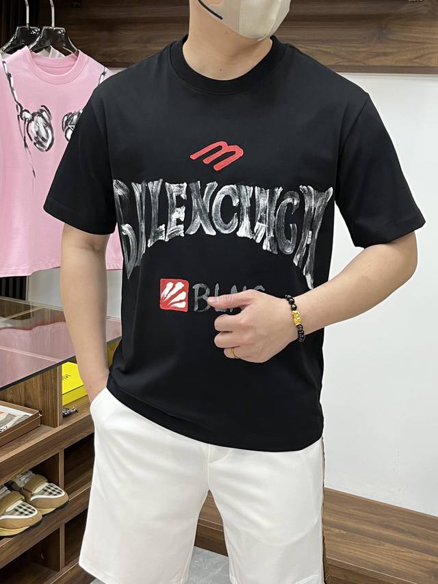 巴黎世家 三标齐全 2025夏季新款男士休闲圆领T恤，高级定制100%棉面料 面料柔软舒适 透气弹力舒适度极高，细节无可挑剔，顶级辅料配备，原版Logo设计理念