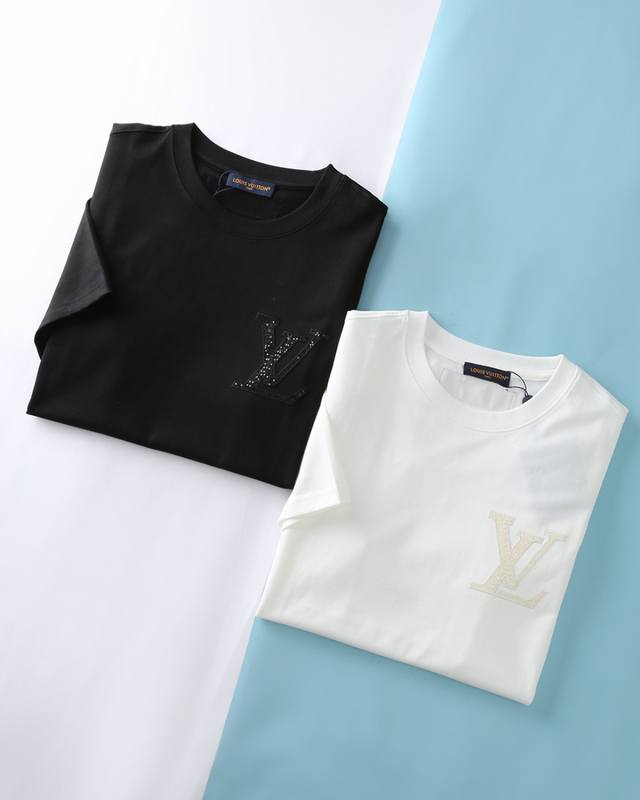 Lou V 路*登 25Ss夏季新款平纹棉圆领短Tee，男士时尚亮片刺绣标识休闲短袖T恤衫！贸易公司渠道稀出，选用客供进口100%平纹棉材质，触感柔软细腻，质地