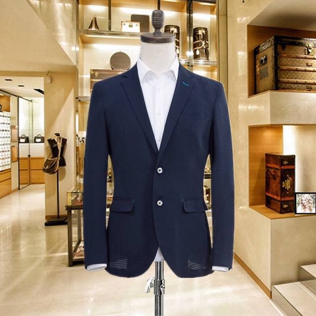 商务首选！洽谈、求职必备正装！店主力荐！主推爆款 阿玛尼 Armani 新品原单西装上衣 特殊镂空设计 透气舒适 年度最具代表性时尚设计元素 选用进口面料 质地