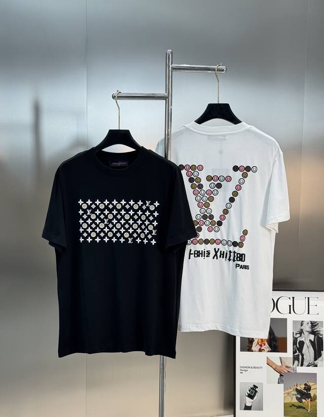 驴牌*25S新款T恤.男女同款！丝光棉烫画工艺.品牌字母图形打造.时尚好看.潮男时尚感强.干净清爽简单大方.不限年龄的单品推荐 优选260G纯棉面料.舒适透气！