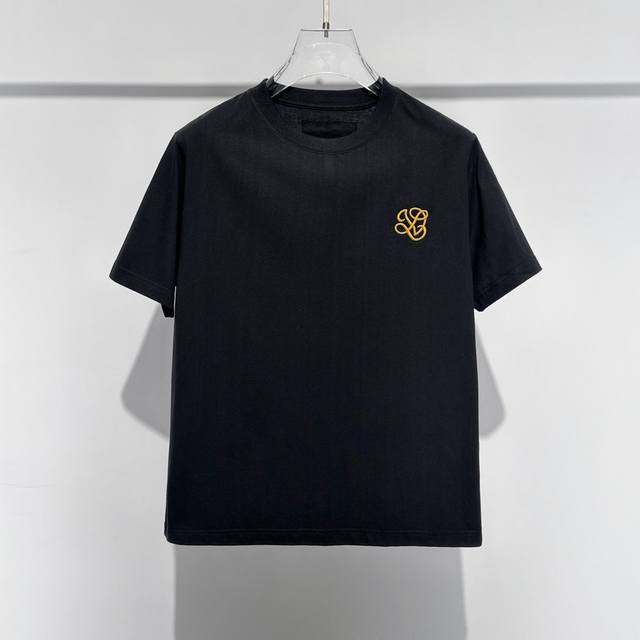 码数：S。M。Lv 25Ss春夏新款棉质圆领短袖T恤 胸前重工刺绣 优质纯棉面料定制 标准版型 黑 白 2色 男女同款