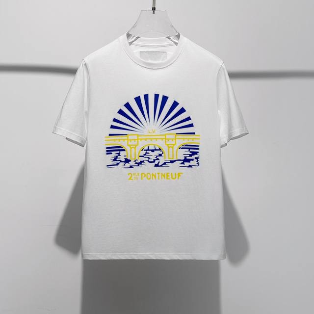 2025 L牌*最新最顶级版本圆领短袖，最顶级的品质.顶级制作工艺进口面料，专柜款独特设计，采用进口高端订制进口丝线手感一流！！码数：S-2Xl