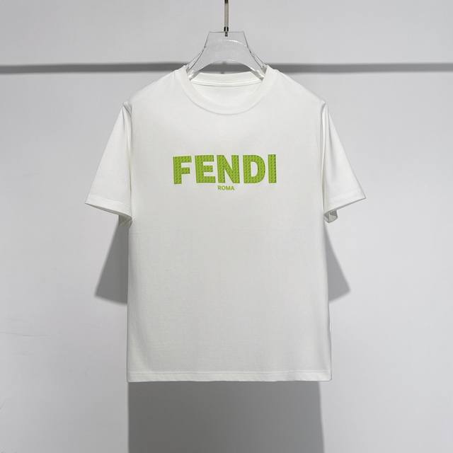 Fe2025初夏最新品，专柜同步有售，原单狠货，休闲时尚圆领短袖T恤，进口原版面料，顶级工艺字母图案Logo，独特设计，上身舒适透气，档次极高，上身帅气十足，2