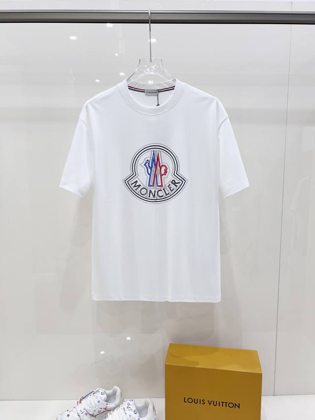 新品 蒙口 独家爆款 2540春夏新款首发专柜最新款短袖圆领T恤 高端订制 品牌Logo重工印花工艺，高端定制双面丝柔棉面料.手感柔软.穿着舒适.专柜级别精致车