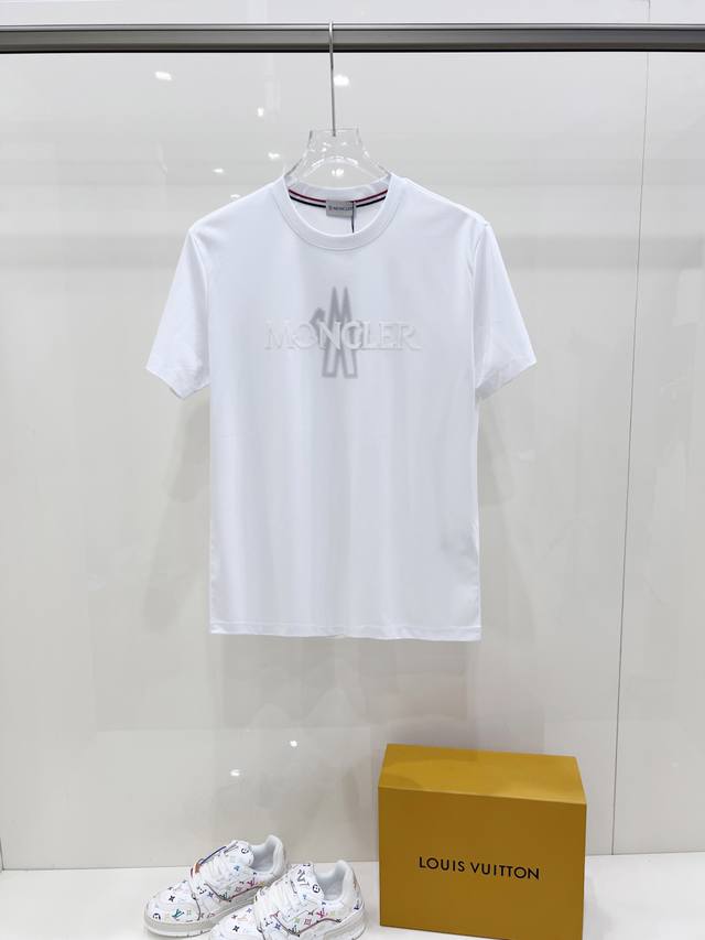 新品 蒙口 独家爆款 2540春夏新款首发专柜最新款短袖圆领T恤 高端订制 品牌Logo激光刻字膜最新工艺，高端定制120支丝爽棉面料.手感柔软.穿着舒适.专柜