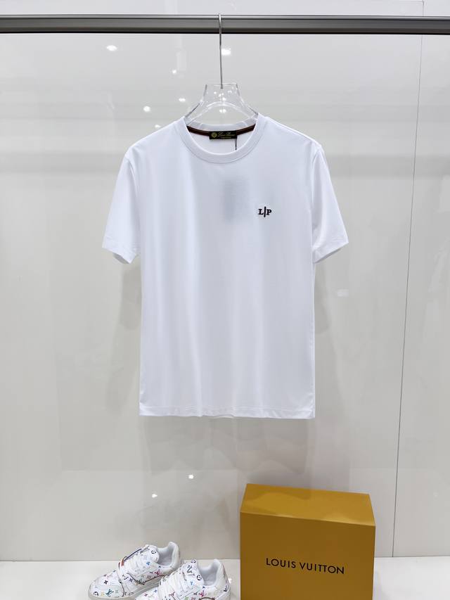 新品 Lp 诺悠翩雅 独家爆款 2540春夏新款首发专柜最新款短袖圆领T恤 高端订制 品牌Logo精致绣花工艺 简约大气，高端定制120支丝爽棉面料.手感柔软.