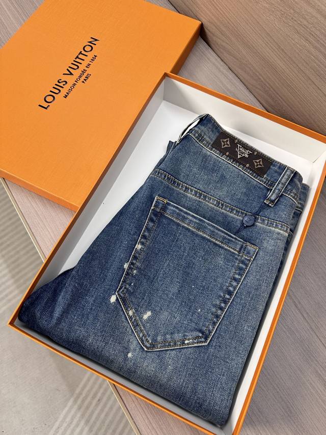 Lv驴家25Ss夏季新款牛仔裤，高端品质，面料超级柔软舒适 小直筒版型，上身修长，万能搭配款 码数：29，30，31，32，33，34，36，38，