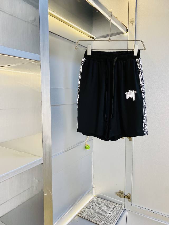 情侣款胖子福音 220斤可穿 迪奥Dior 重磅推荐！2025夏季夏款必备专柜系列最新款短裤沙滩裤五分裤休闲裤高端订制原版五金 上身效果超正，腿部线条完全得到彰