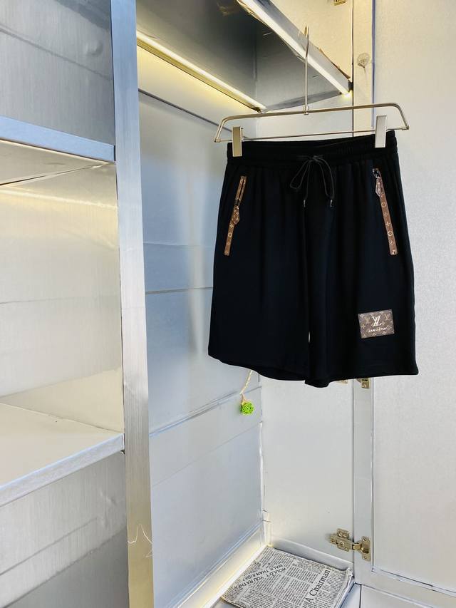 情侣款胖子福音 220斤可穿 路易威登Lv 重磅推荐！2025夏季夏款必备专柜系列最新款短裤沙滩裤五分裤休闲裤高端订制原版五金 上身效果超正，腿部线条完全得到彰
