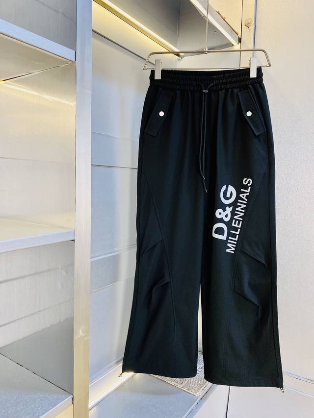 官网原单货 可穿210斤杜嘉班纳Dg 简约时尚 夏季夏款休闲裤卫裤松紧裤直筒裤长裤运动裤阔腿裤身穿着非常舒适 低调不失奢华 穿出去非常有档次,裤型款式和裁剪亦无