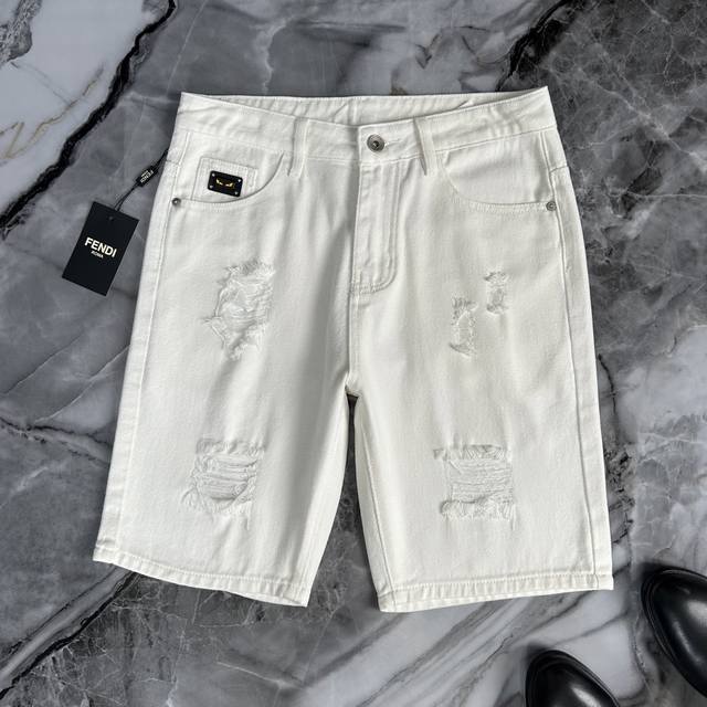 Fendi 芬迪 2025夏季欧洲专柜新款 时尚贵族网红款定制，顶级原单休闲牛仔五分裤时尚牛仔短裤。 25Ssfd家柜台最新推出，夏日潮人必备单品，市面最高版本
