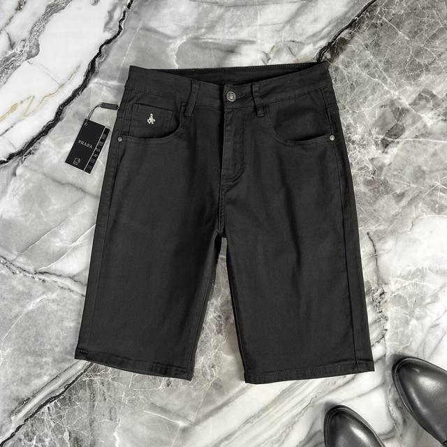 Prada 普拉达 2025夏季欧洲专柜新款 时尚贵族网红款定制，顶级原单休闲牛仔五分裤时尚牛仔短裤。 25Ssp家柜台最新推出，夏日潮人必备单品，市面最高版本