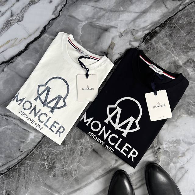 Moncler 蒙口 2025春夏新款欧洲专柜爆款 顶级Gw款定制 原单时尚名星网红款休闲短袖T恤。 微阔版 尺码：M~3Xl 115～200斤可穿 25Ss时
