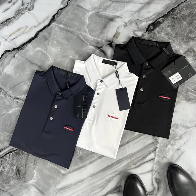 Prada 普拉达 2025春夏欧洲专柜高端货 时尚高端男士定制，顶级原单时尚休闲兼商务短袖Polo衫无痕短袖翻领衫。 25Ss高端贵族成功人士必备单品，采用意