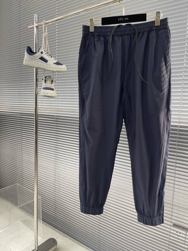 Y-3 25Ss新款休闲长裤 尺码：M-3Xl 版型：休闲直筒裤 工艺：前幅做压花工艺 侧边做的裁剪 版型超正 不挑身材