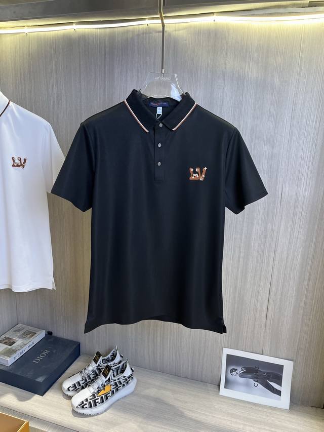 Lv路易威登 2025春夏最新款翻领时尚短袖T恤，高级定制面料！贴肤舒适，丝滑透气，耐看又好穿，原厂工艺一丝不苟，型男必备单品，尺码：M-3Xl