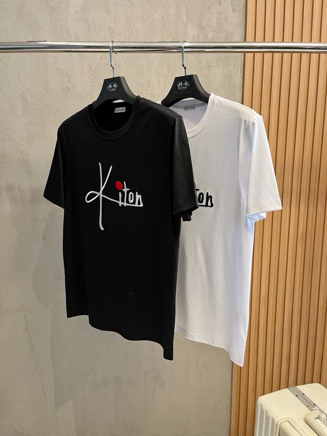新品！高端系列 Kiton奇顿 夏季新款时尚短袖男士休闲商务T恤，意大利顶级男士品牌，一款高端双面丝光短袖T恤，绝对是您夏季P清单中的必备之选！ 这款短袖T恤采