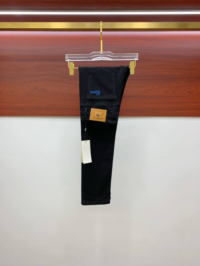 古驰 新品 高端独家发售 25Ss四季款超燃炸街系列之最牛仔裤 独家隆重推出 原版定制高端品质面料 定制五金版型修身剪裁 面料带弹力 微弹上身舒适度超高 必爆单