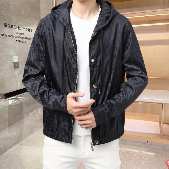 迪奥 官网同款，三标齐全，提前发售 2025Ss春季新款男士夹克外套， 原单三标齐全高端版本 专柜定制面料 透气舒适度高，细节无可挑剔，品牌元素设计理念，体现高