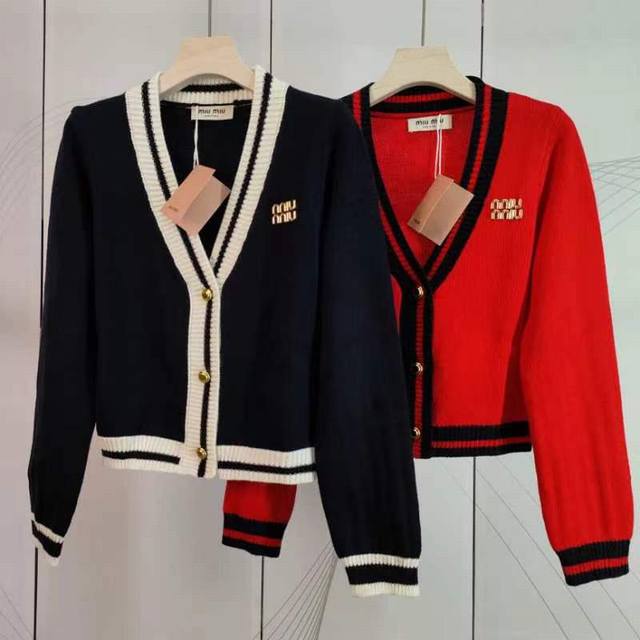 Miumiu新款V领拼色针织开衫2色三码Sml现货供应