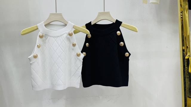 巴尔曼新款细针织无袖上衣 合身版型圆领美式露肩袖窿6 颗金色金属“标志性狮子”装饰纽扣2色三码Sml现货供应