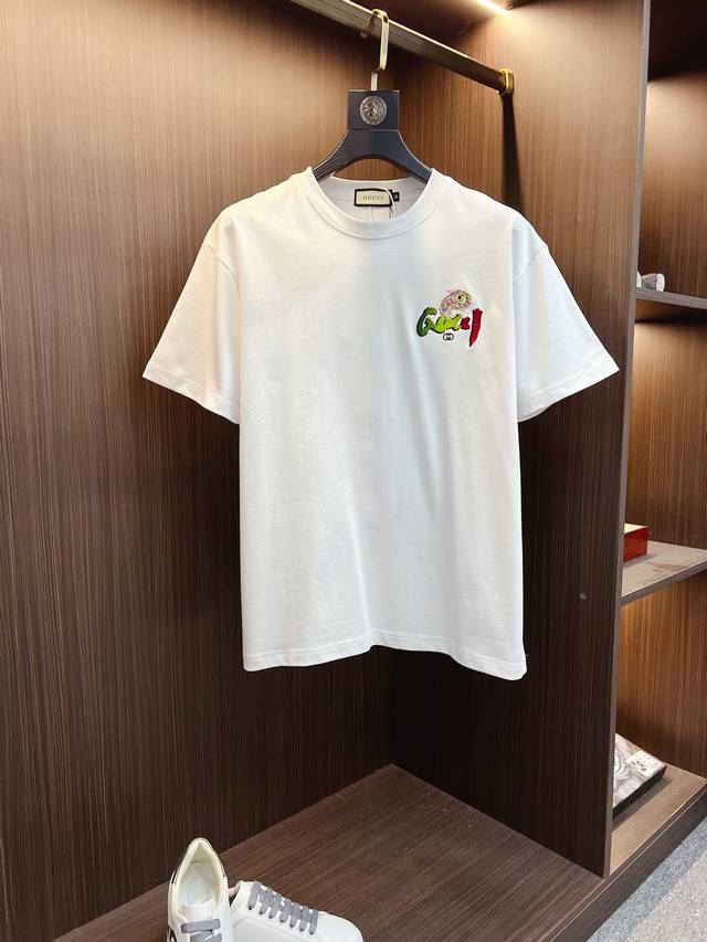 Gucci 古奇 25Ss新款经典绣花短袖，明星穿搭款，采用双纱纯棉280G，印花工艺，面料颜色定制定染，不缩水不退色。手感舒服，质感超强潮男潮女必备经典落肩阔