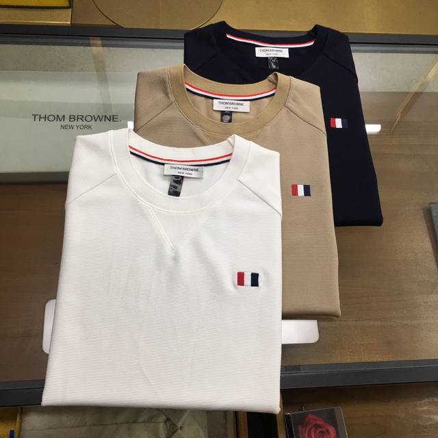 新品短袖 T.B 25春夏 Ss 四条纹T*B 三色标识限定版经典系列短袖 定制原版梯级面料，洗水定型，Thom立体三色条纹精密绣花工艺经典四道杠织带装饰袖标，