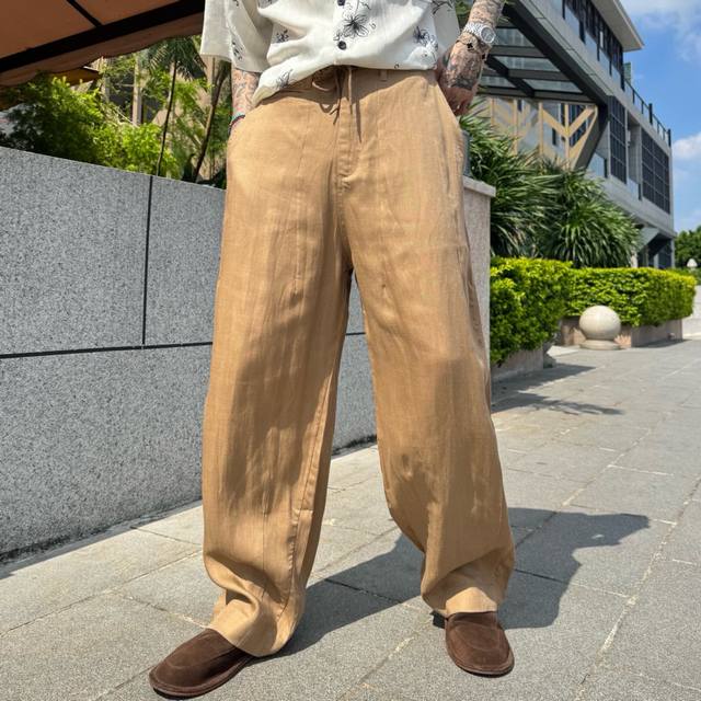 Lp新款休闲长裤采用优质棉质材，搭上身足够吸睛且回头率爆棚！前幅标识字母刺绣工艺，男女同款！码数：S-Xl 模特185 150 上身M码