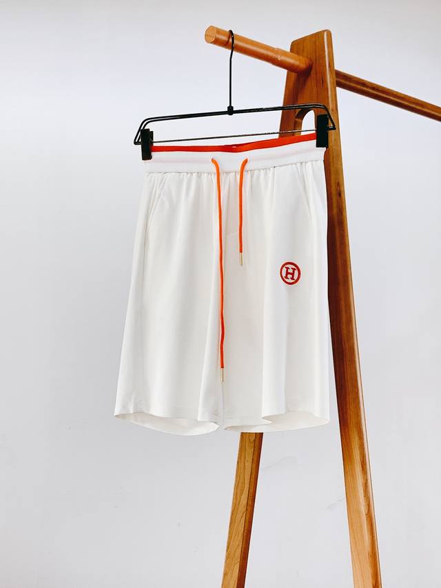 HermèS 爱马仕 2025Ss春夏新品 男士短裤，甄选优质面料打造，独特设计，缔造简约线条感，版型不挑人，客供定制五金辅料，精工密针刺绣点缀，撞色腰织螺纹，