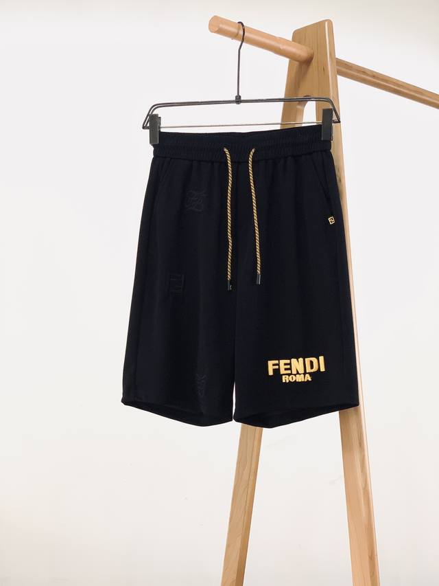 Fendi 芬迪 2025Ss春夏新品 绣花短裤，双层针织，定制的面料，客供五金辅料～春夏季中不可缺少的必备单品，在日常穿搭中，合理的短裤穿搭，即休闲又舒适。成