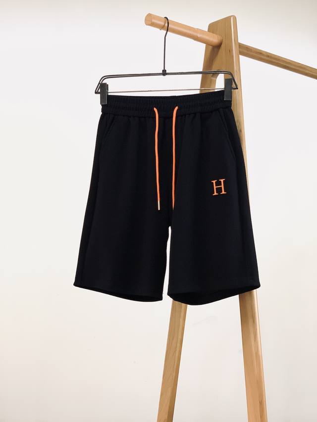 HermèS 爱马仕 2025Ss春夏新品 男士短裤，甄选优质面料打造，独特设计，缔造简约线条感，版型不挑人，客供定制五金辅料，立体浮雕标识点缀，辨识度极高，版