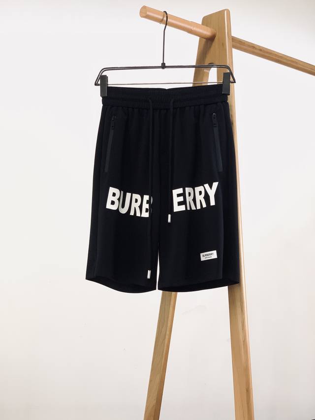 Burberry 巴宝莉 2025Ss春夏新品 抽绳刺绣短裤！ 时尚系列，独特拼料设计，抽绳休闲裤。 订纱开始订染和订纺。 国内某大厂出口日本 和供应几大顶级品