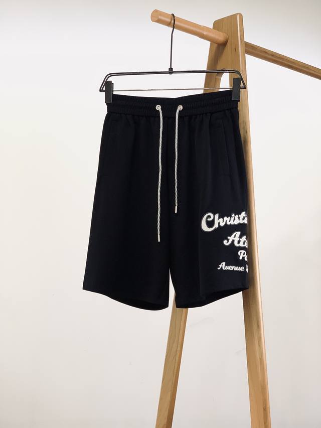 Dior Homme 迪奥 桀傲 2025Ss春夏新品 情侣绣花五分短裤，质感一流，甄选高支纯棉面料，百灵达重工刺绣字母图案，字迹清晰，工艺精湛，客供五金辅料装