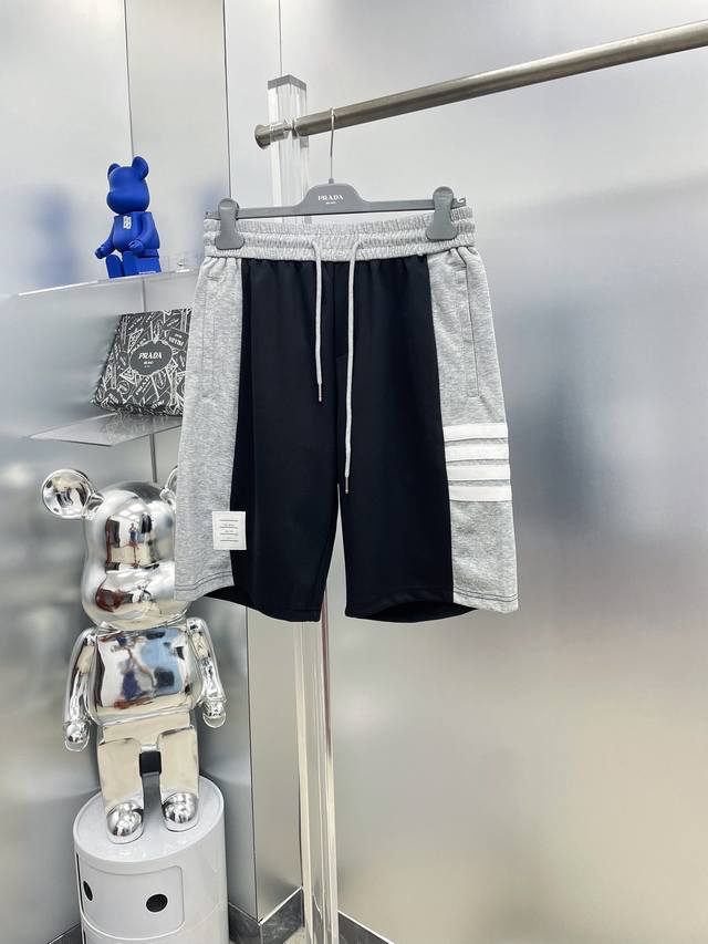 Thom Browne 汤姆 Tb 2025夏季新款字母Logo短裤 D 高级定制透气面料透气弹力舒适度极高，细节无可挑剔，顶级辅料配备，原版Logo设计理念，
