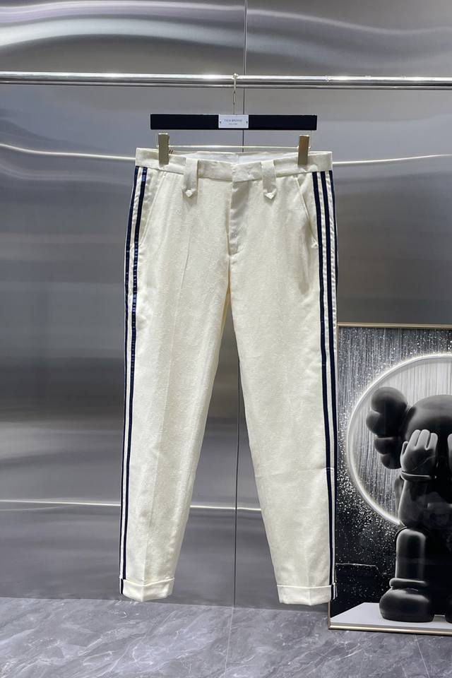 古奇×阿迪 Gucci × Adidas 合作款 2025Ss春秋新款 西裤 九分裤 休闲裤，高端版本！专柜定制面料 透气舒适度高，细节无可挑剔，品牌元素设计理