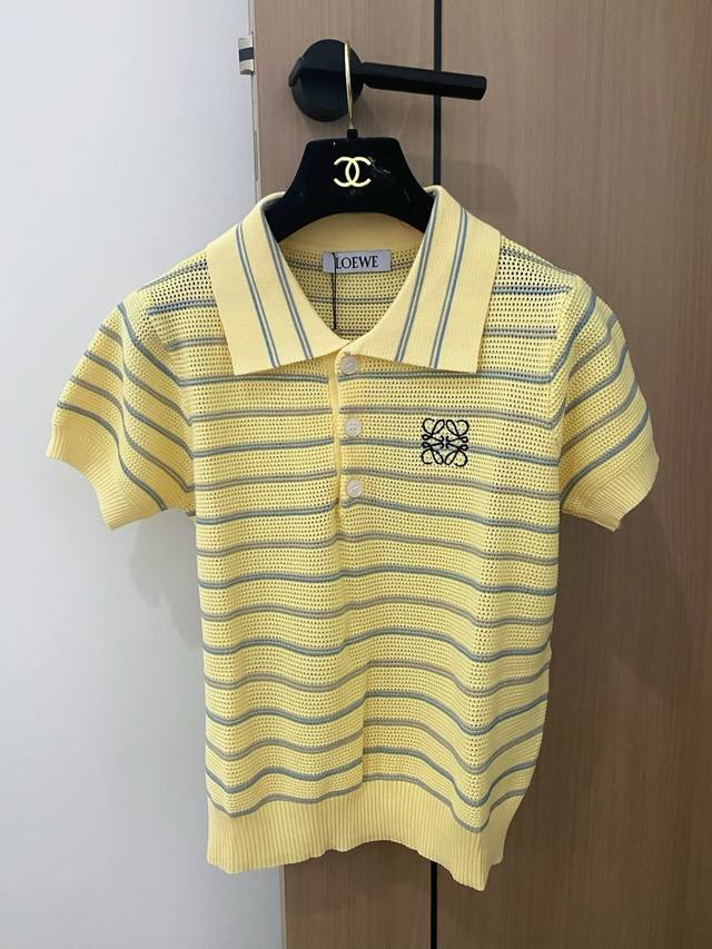 顶级原单配包装 0616新款 三色条纹翻领背心 刺绣图案Logo修饰搭配！上身超級顯瘦 色碼