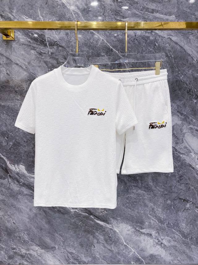 Fendi- 芬迪 Vip高级定制 25Ss春夏新款纯棉提花套装， 百搭款式 任何人都可以轻松驾驭 面料全订制工艺 ， 面料手感柔软，上身舒适柔软 简约的款式非